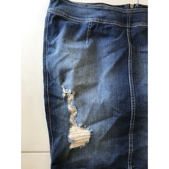 Torrid Distressed Exposed Zip Stretch Denim Skirt - Picture 2 of 9
